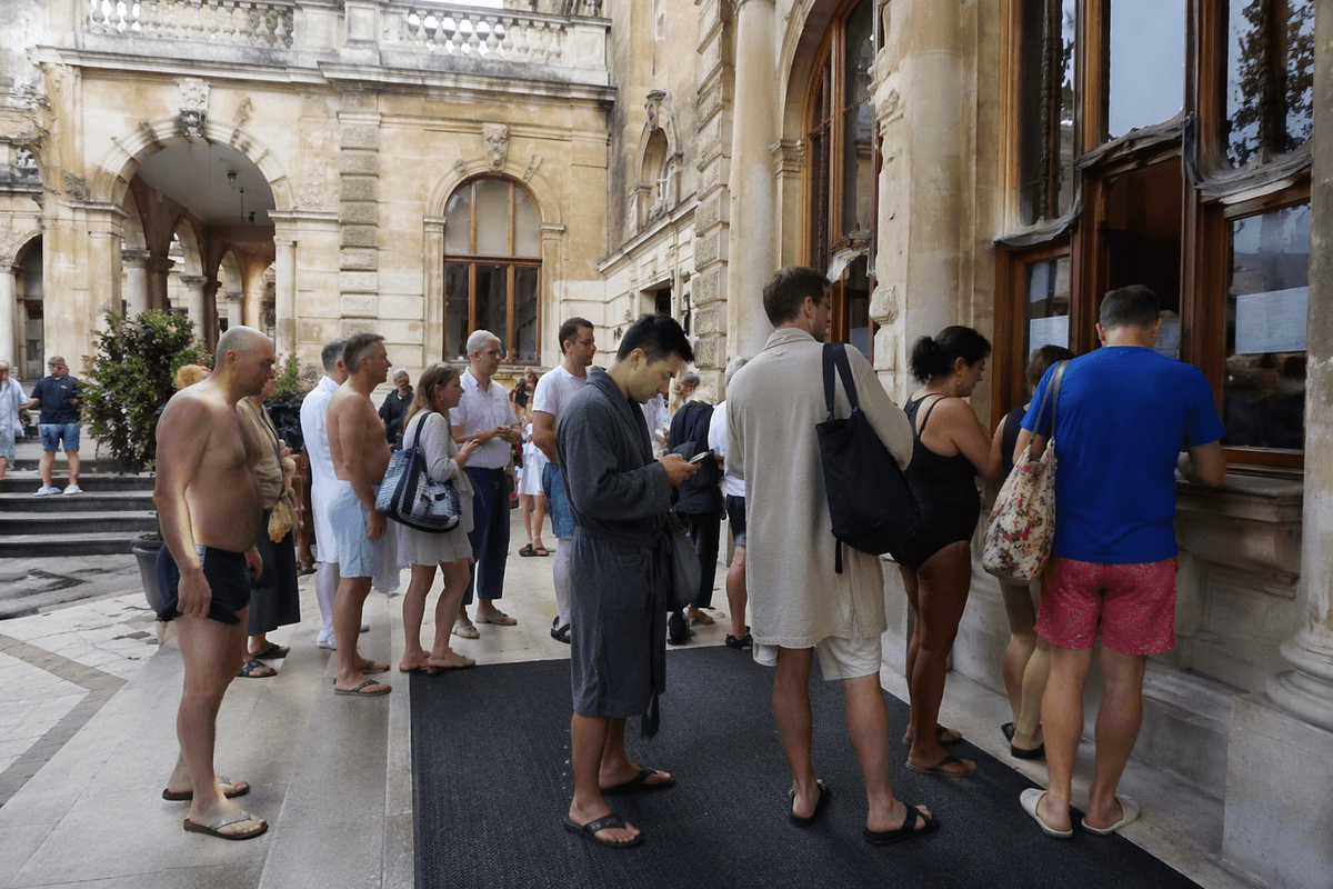 First-visit essentials: tickets, timing, etiquette, what to pack